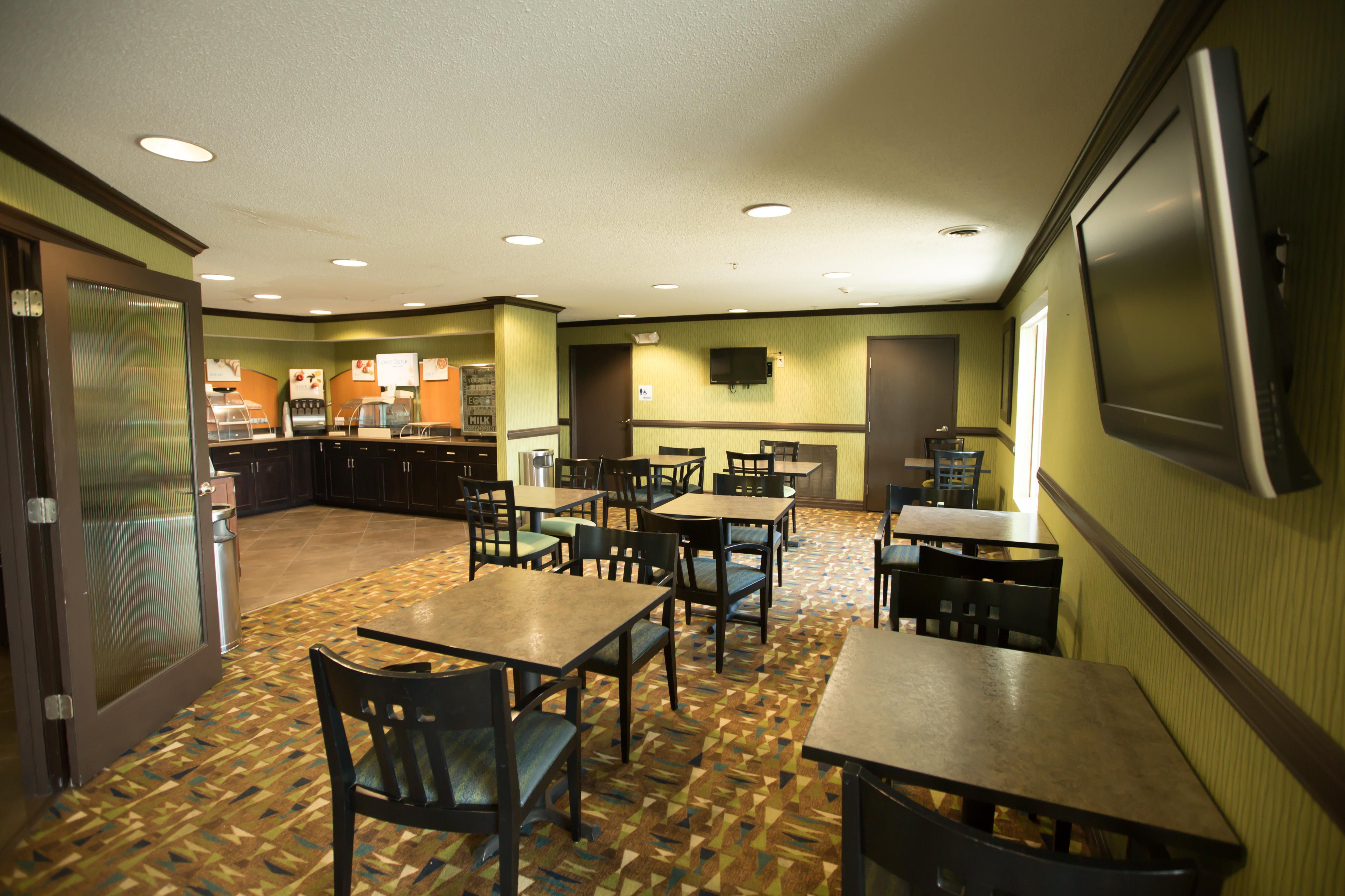 Holiday Inn Express Hotel & Suites Madison By Ihg Exterior foto